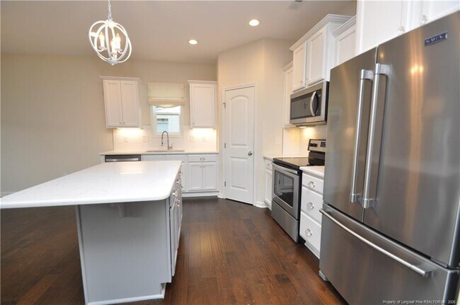 Building Photo - 84 Fairview St