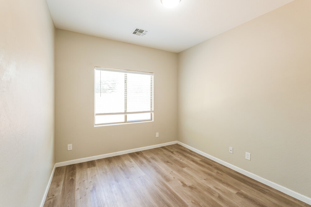Building Photo - 105 N 108th Dr