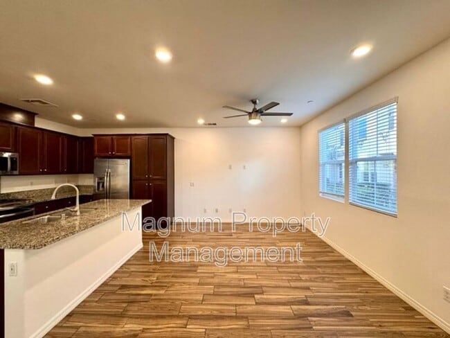 Building Photo - 40372 Calle Real