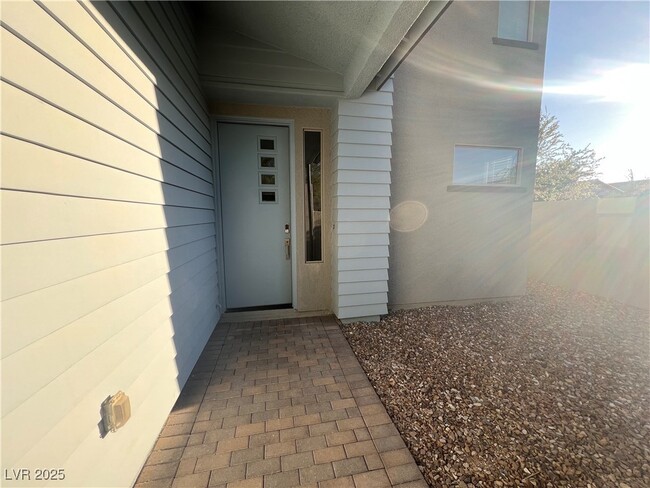 Building Photo - 549 Everett Ridge Ave