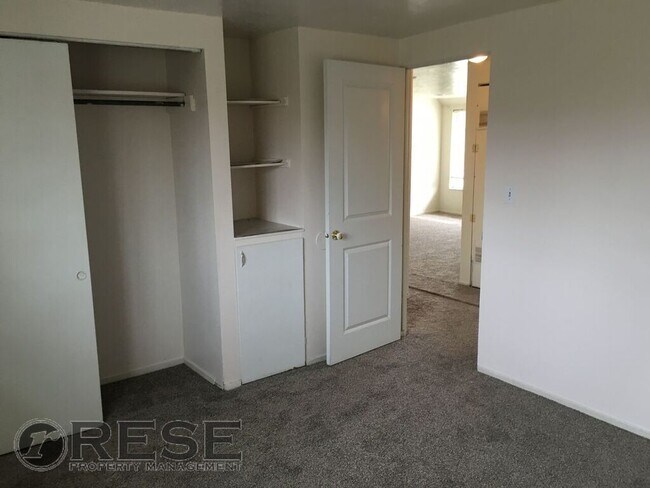 Building Photo - West Jordan Duplex w carport AVAILABLE NOW!!