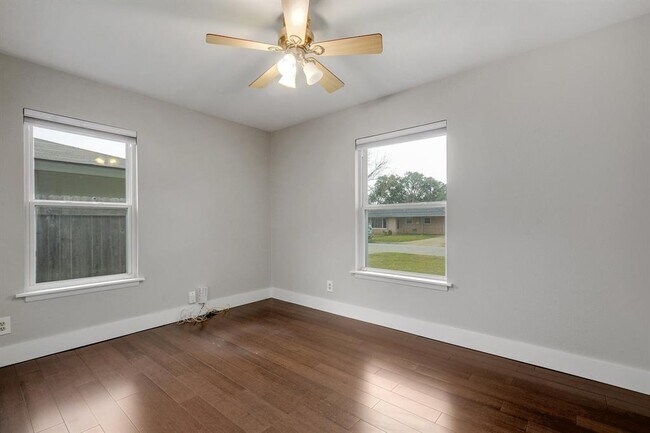Building Photo - 1600 Ashberry Dr