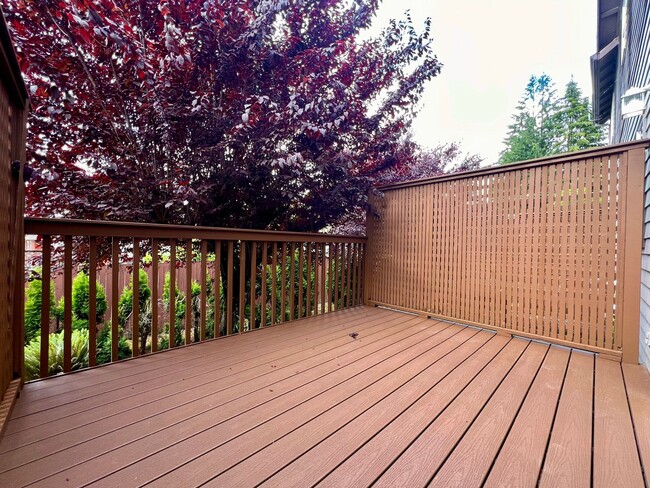 Building Photo - NEWLY RENOVATED! Spacious 2-Bedroom Townhome in a Charming Cul-de-Sac!