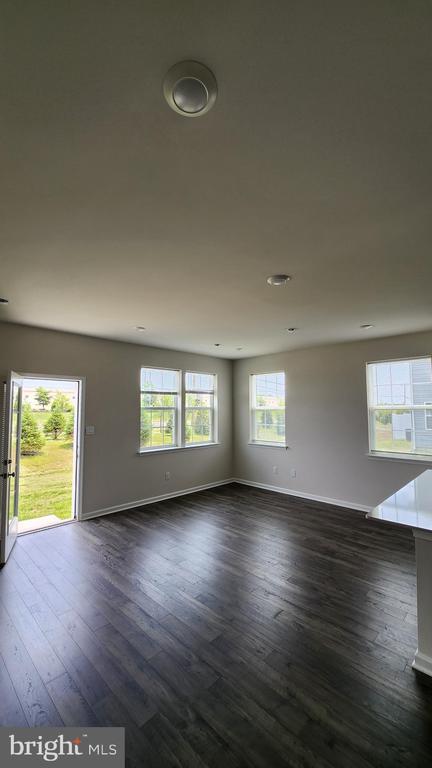 Building Photo - 15 Nelsons Wy