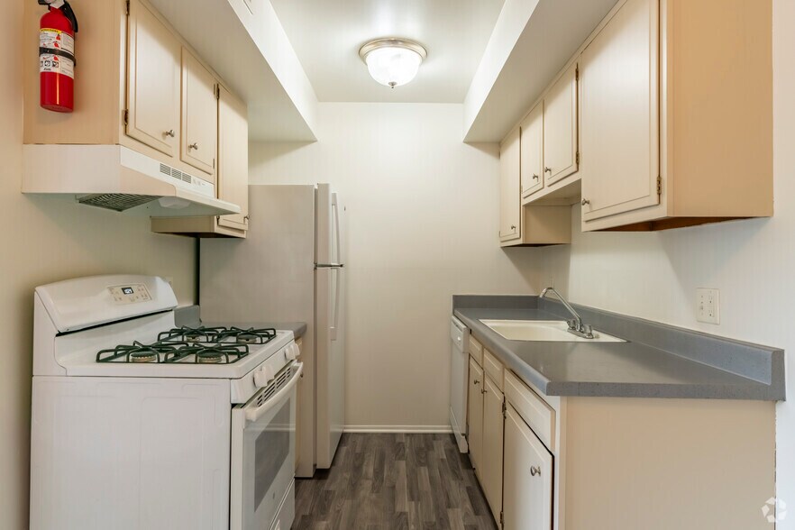 Primary Photo - Lexington Manor