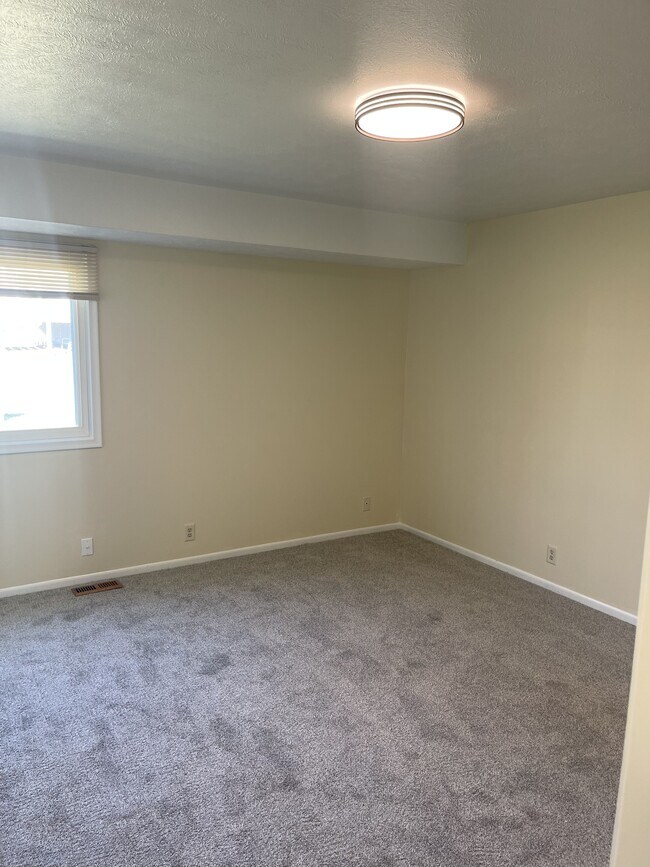 Building Photo - 406 Laredo Rd