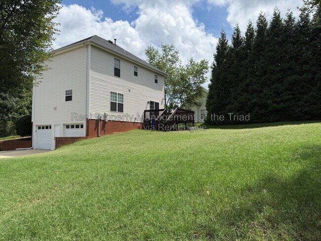 Building Photo - 2740 Bridgeport Dr