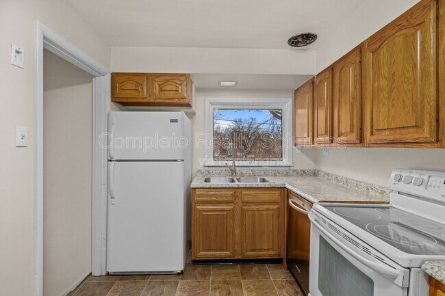 Building Photo - 231 Emerling Dr