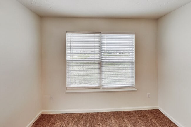 Building Photo - 2835 Strauss Ln