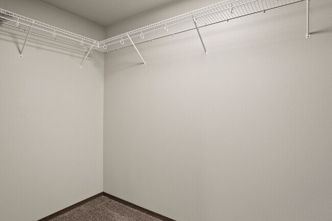 Building Photo - Modern Valley Town Home!
