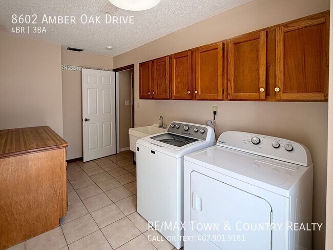 Building Photo - 8602 Amber Oak Dr