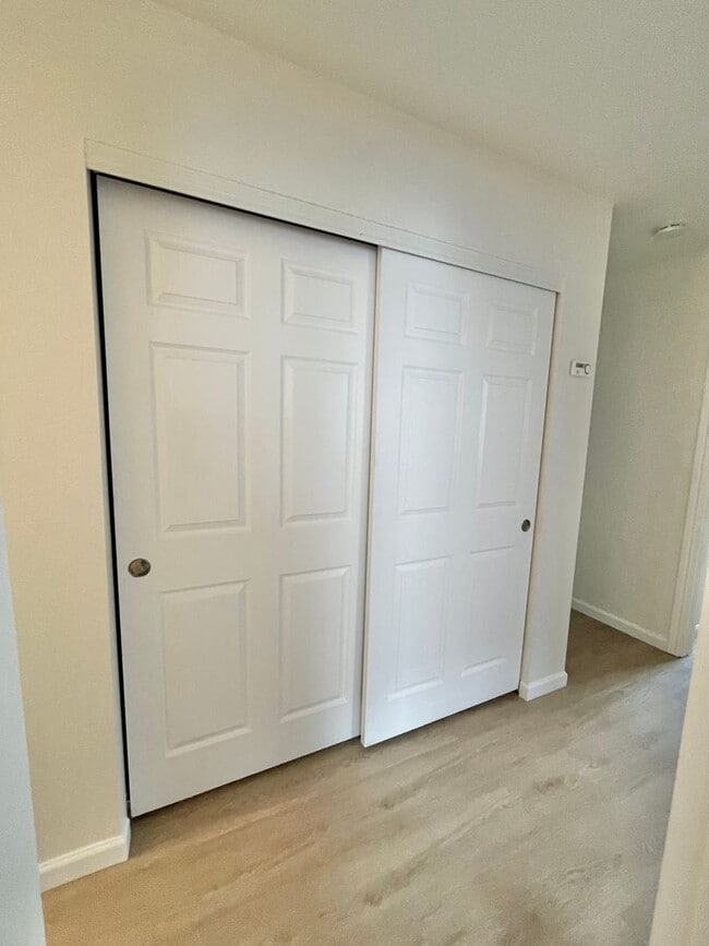 Building Photo - Welcome to this charming single-story home...