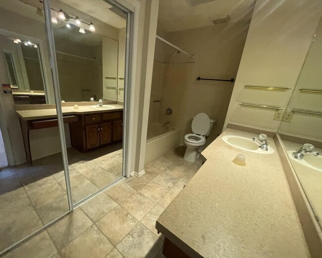 Building Photo - 117 Hollow Cove