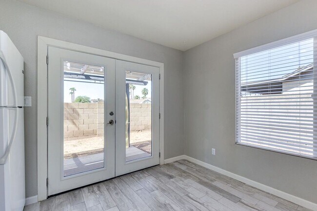 Building Photo - Modern 3 BD 2 BA Home on Mesa/Chandler/Tempe Border!