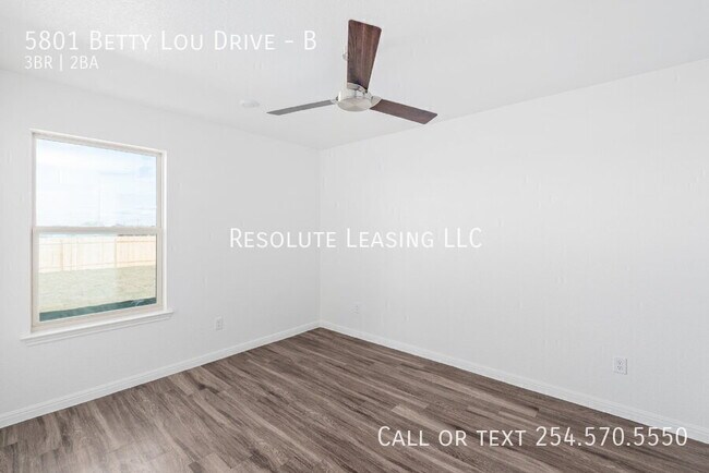 Building Photo - 5801 Betty Lou Dr