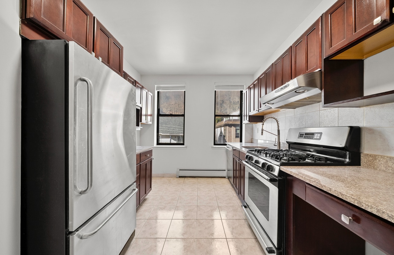 Building Photo - 553 Undercliff Ave