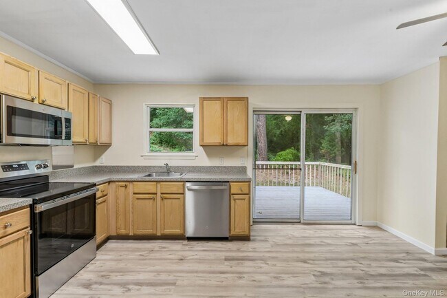 Building Photo - 22 Red Maple Rd