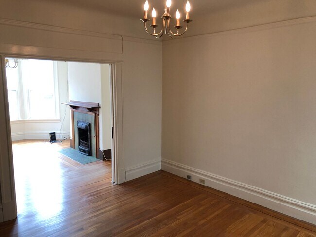 Building Photo - Classic spacious San Francisco Flat in popular Inner Sunset District w/garage parking! OPEN HOUSE...