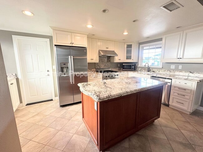 Building Photo - 750 Vinemead Dr