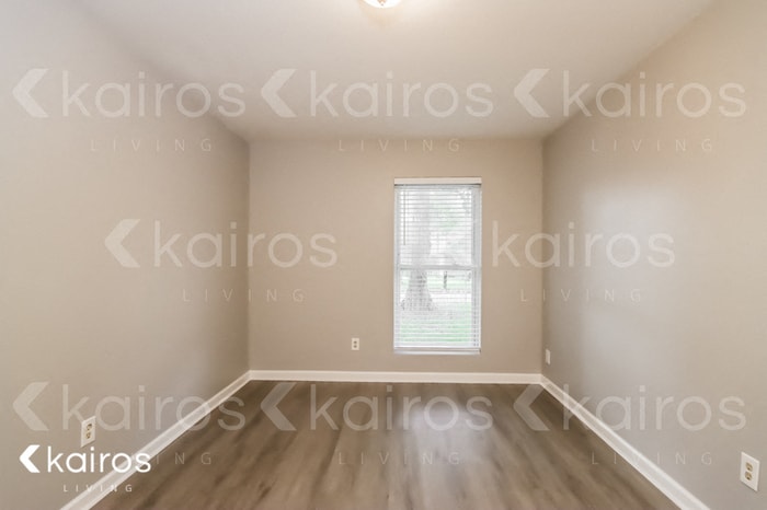 Building Photo - 25625 Chestnut Ln