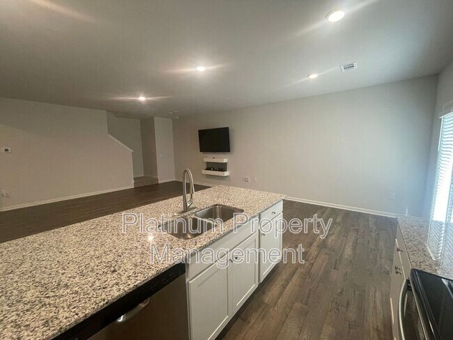 Building Photo - 551 Stoneybrook Dr