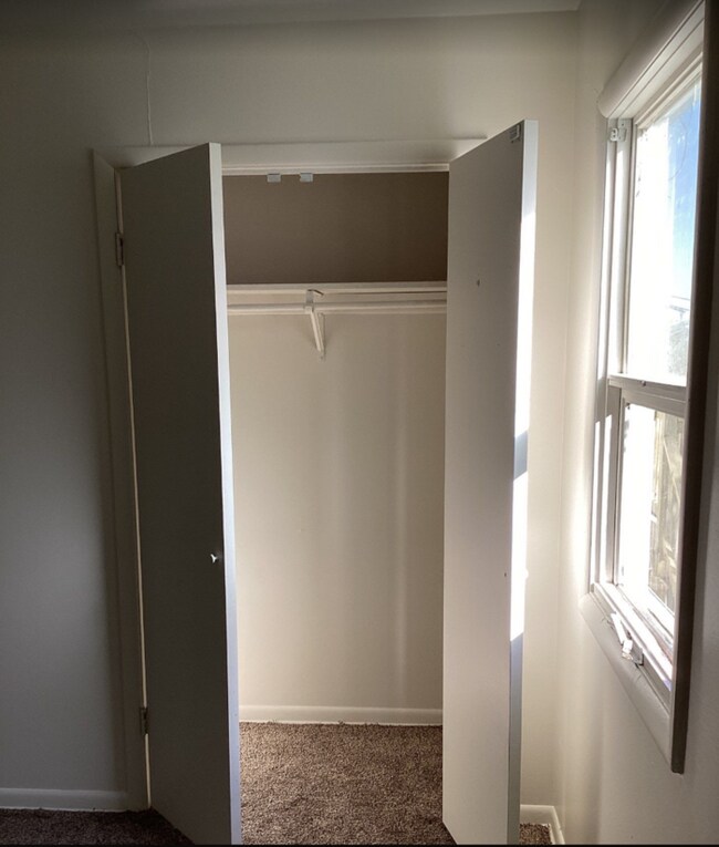 Building Photo - Month to Month