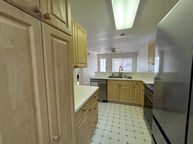 Building Photo - Large Ocean Pointe Home with In-Law Suite,...