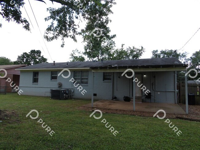 Building Photo - 2108 Linde St NW
