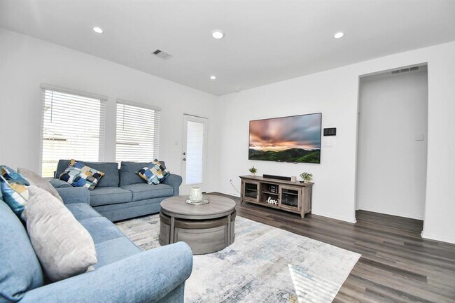 Building Photo - 5227 Castlebury Meadows Dr