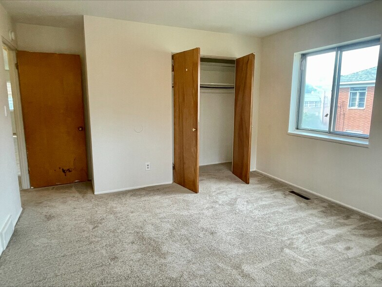 Building Photo - 565 Treeside Dr