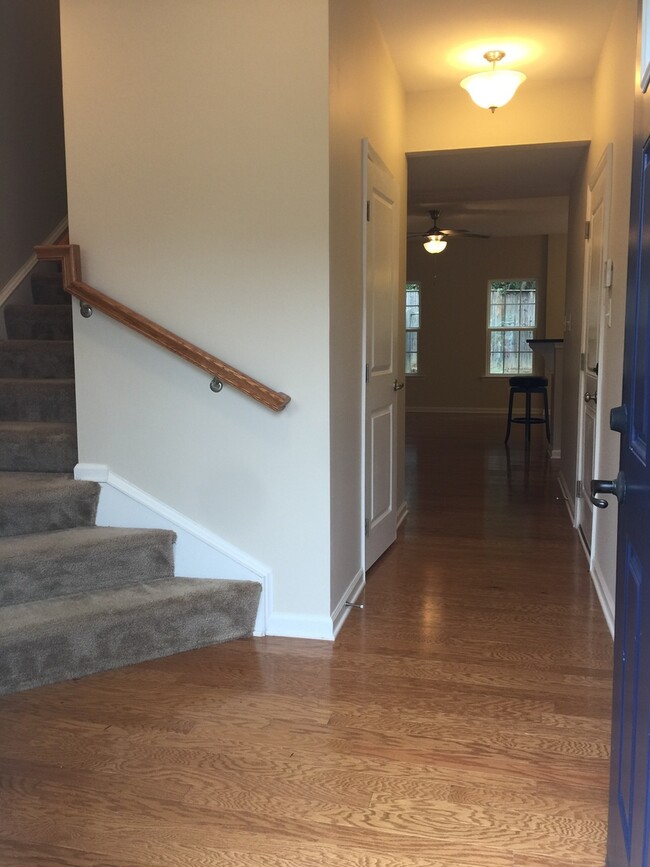 Building Photo - Move in ready townhome with garage and fen...