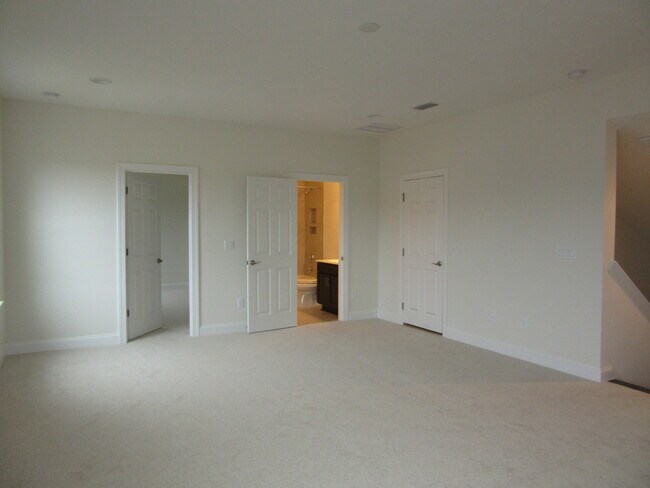 Building Photo - Beautiful 4B/3B plus office single family ...