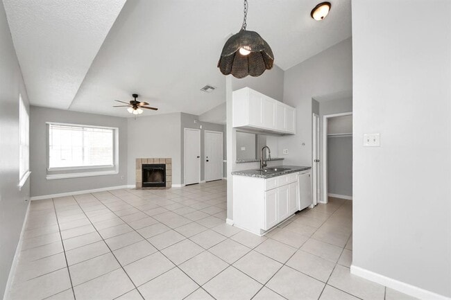 Building Photo - 5526 Farley Dr