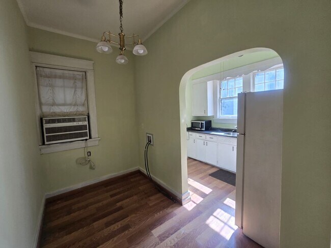 Building Photo - Charming Historic 2BR Apartment with Garag...