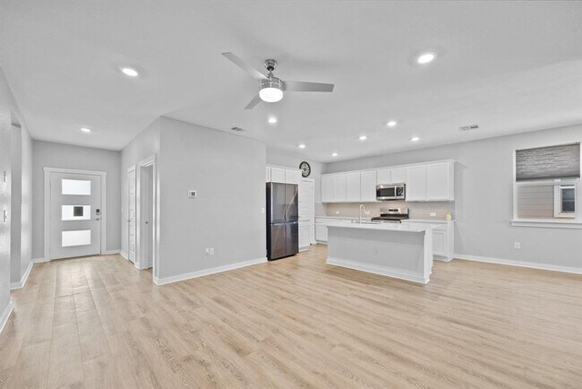 Building Photo - 129 Cupreata Ln