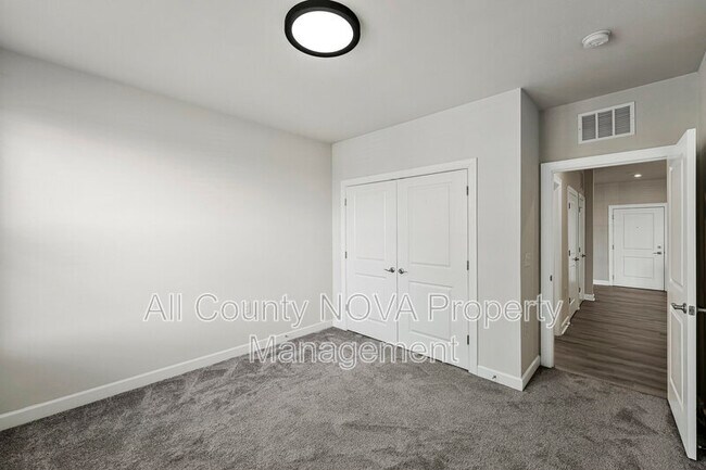 Building Photo - 3927 Fair Ridge Dr