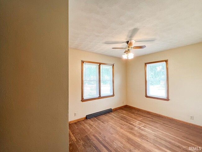 Building Photo - 4336 E 10th St