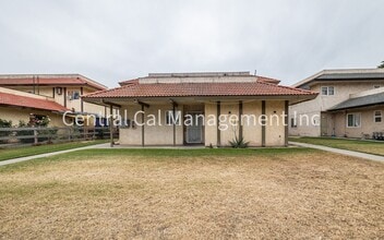 Building Photo - 813 Karma Ct