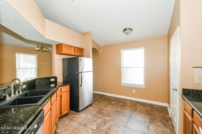 Building Photo - 12290 Cobblefield Cir N