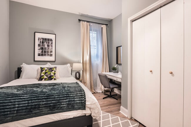 Building Photo - 5017 S Drexel Blvd