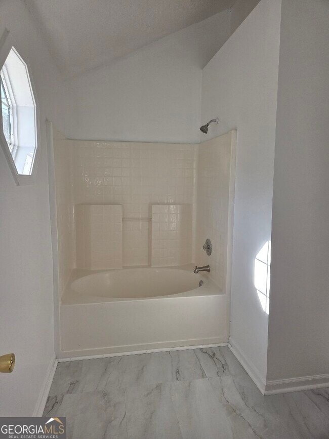 Building Photo - 7146 Ravenwood Ln