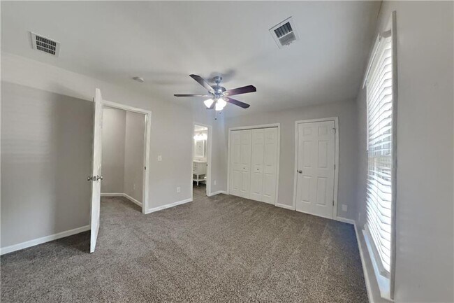 Building Photo - 704 Kirkwood Cir