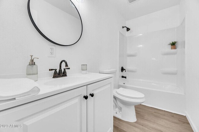 Building Photo - 1505 W McKinley St