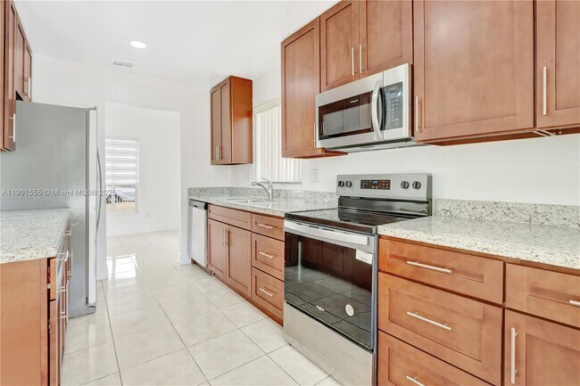 Building Photo - 4931 SW 132nd Ave