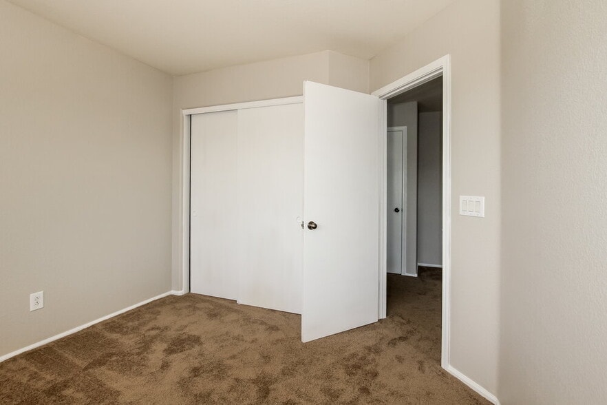 Building Photo - 16231 W Moreland St