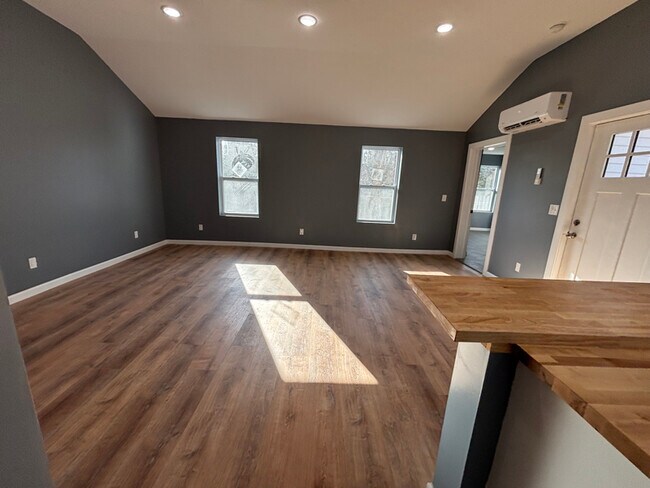 Building Photo - 3685 E Brutus St