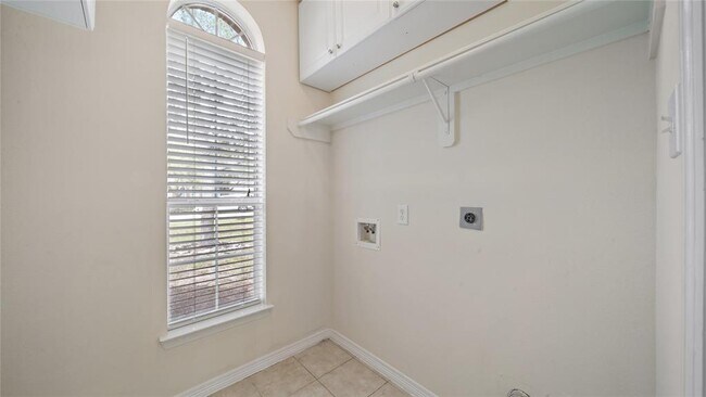 Building Photo - 9219 E Lakeside Dr