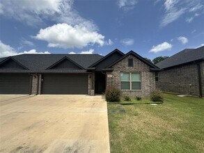 Building Photo - Country Heights #1301