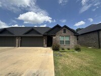 Building Photo - Country Heights #1301