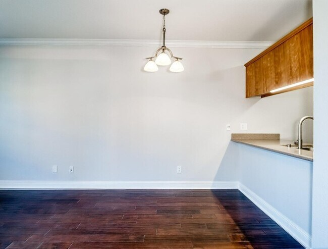 Building Photo - Upgraded 1BR Condo with Balcony & In-Unit Laundry in Downtown Gilroy